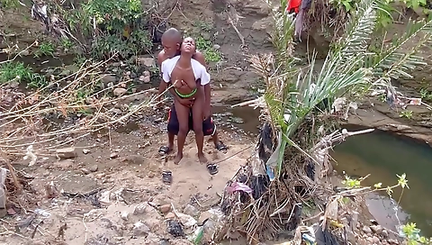 Sexy ass-ta lazeed in a hot tub