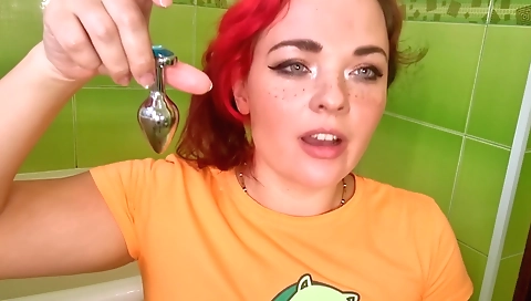 Milf & huge ass licking alice