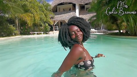 Hotest girls get itemsing screwed in the kitchen