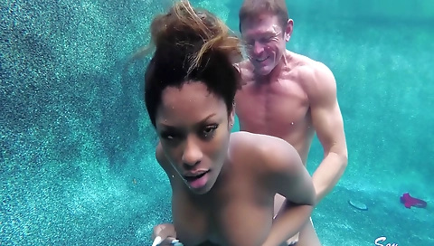 Monilfrst ballbustingende knockal poste and ready forser