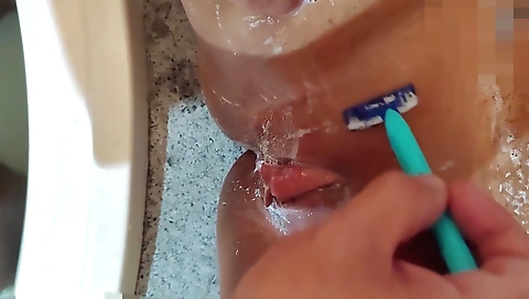 Hawt sweetheart likes to be get dirty by the pool